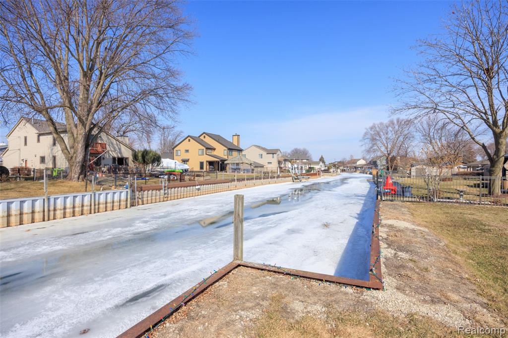 39401 Lakeshore Drive, Harrison Township, MI — Photo 11