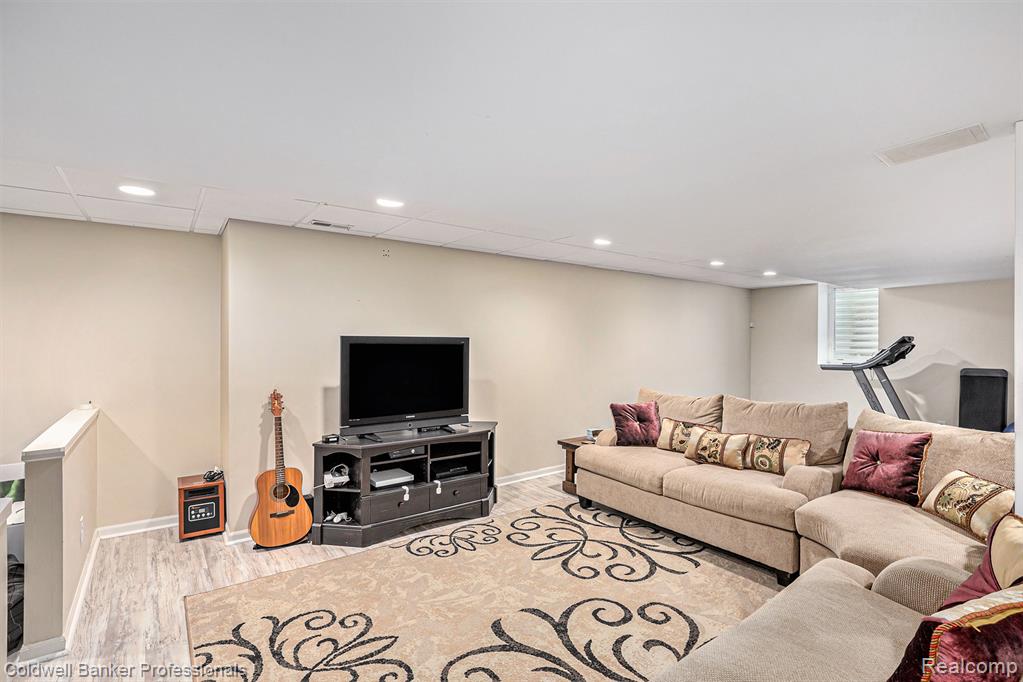 4499 Meadows Avenue, Grand Blanc, MI 48439 — Photo 21