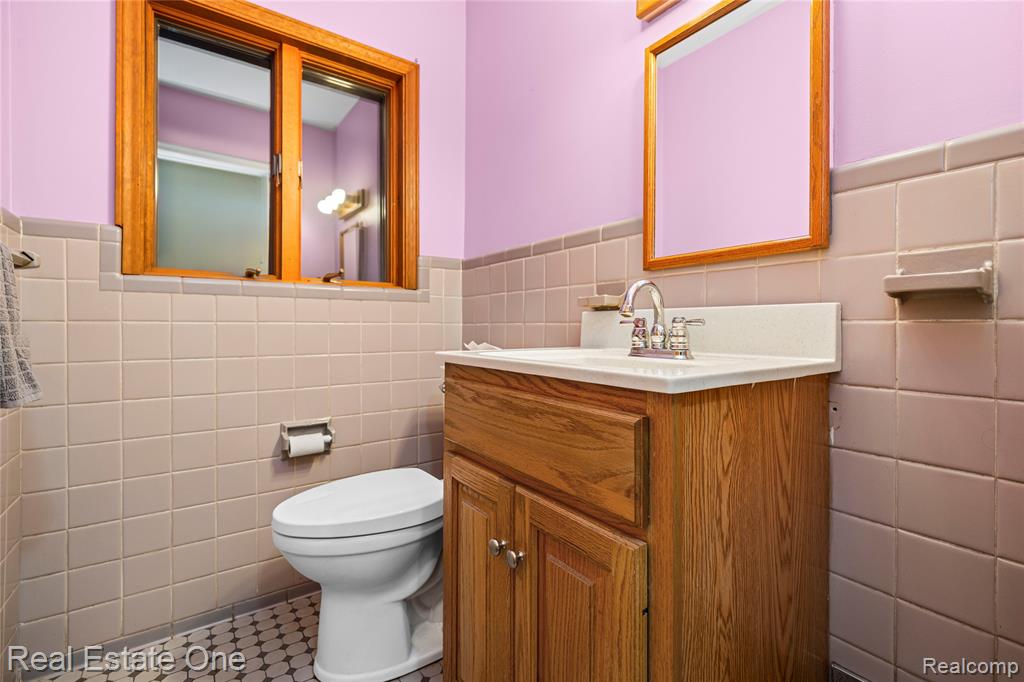 28615 Bloomfield Drive, Lathrup Village, MI 48076 — Photo 23