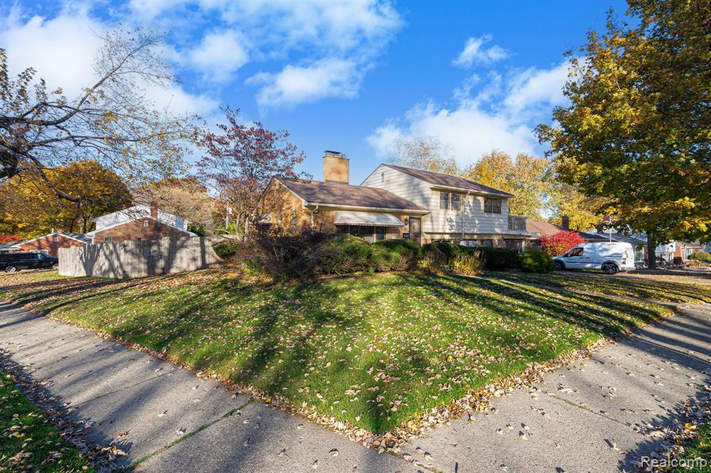 392 Cambridge Drive, Mount Clemens, MI 48043 — Photo 4