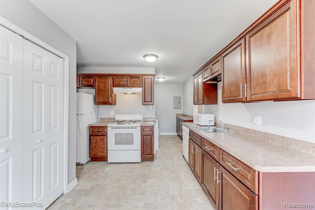 547 S Hawthorne Street, Westland, MI 48186 — Photo 20