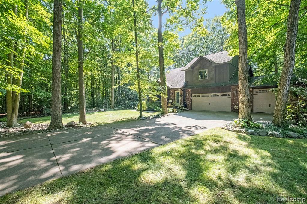 9246 YOUNG Drive, Swartz Creek, MI 48473 — Photo 4