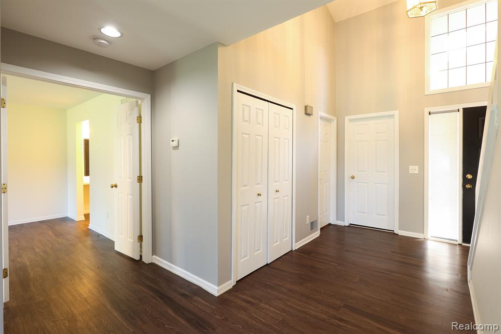 4908 FAIRWAYS Drive, Brighton, MI 48116 — Photo 5