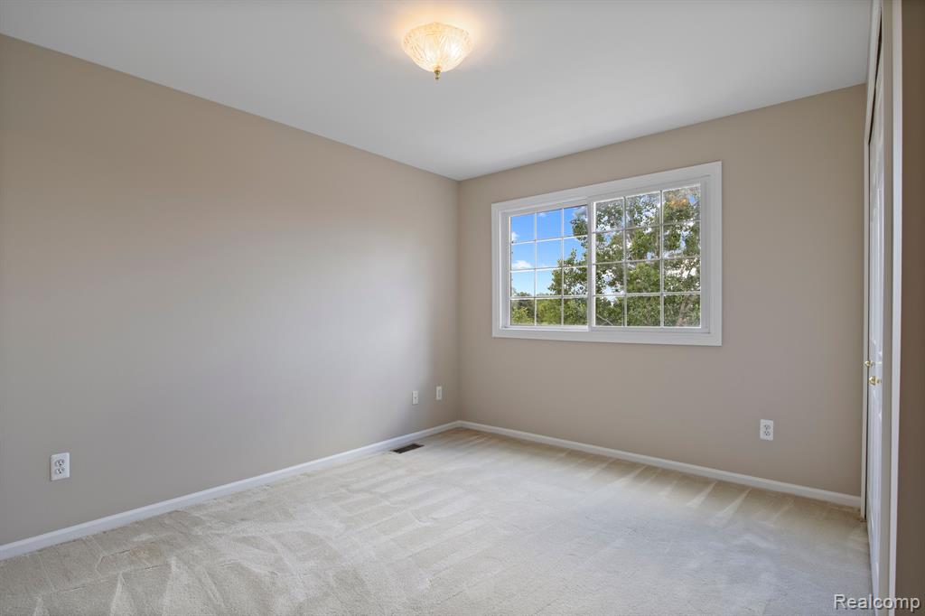 8950 WOODLORE SOUTH Drive, Plymouth, MI 48170 — Photo 32