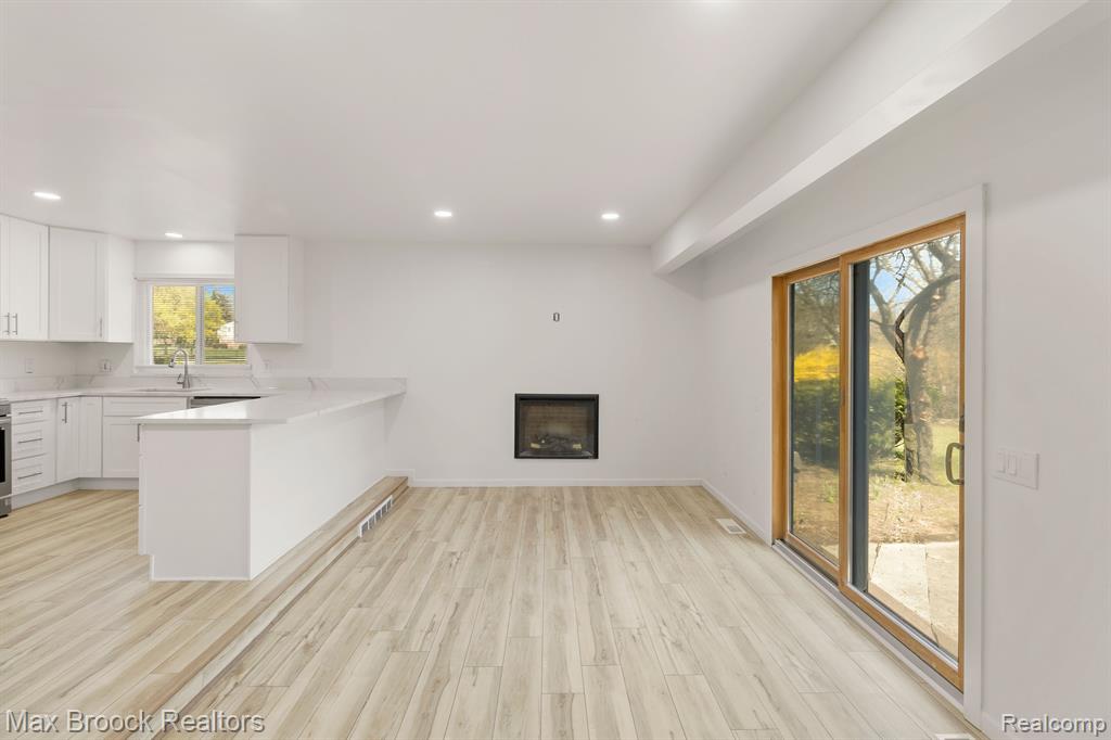 6207 NICHOLAS Drive, West Bloomfield, MI — Photo 16