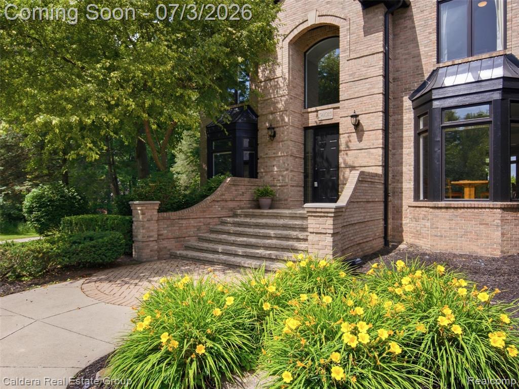 56015 Parkview Drive, Utica, MI 48316 — Photo 4