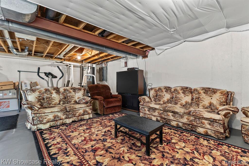 766 WHITE HOUSE Drive, Highland, MI 48356 — Photo 43