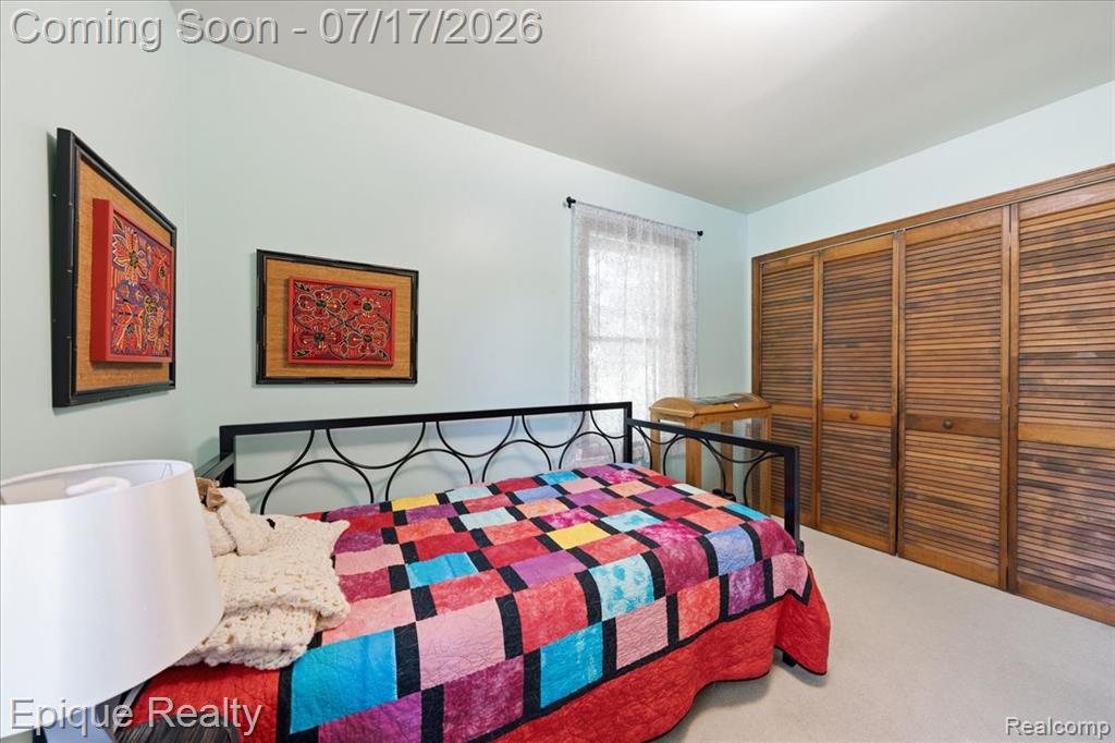 555 E Square Lake Road, Troy, MI 48085 — Photo 28