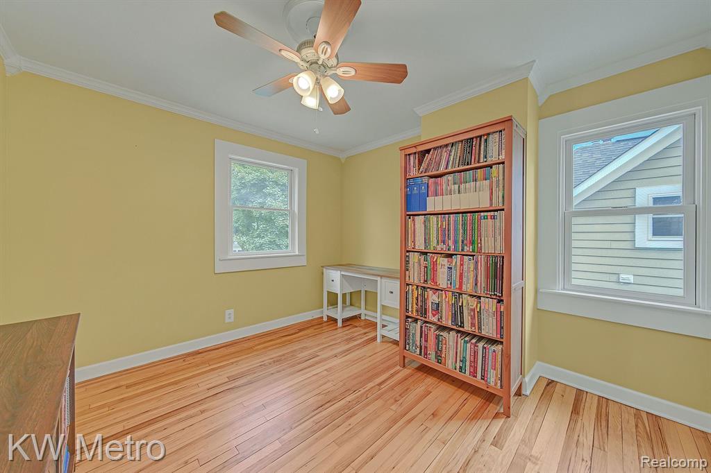 806 LOCKWOOD Road, Royal Oak, MI 48067 — Photo 19