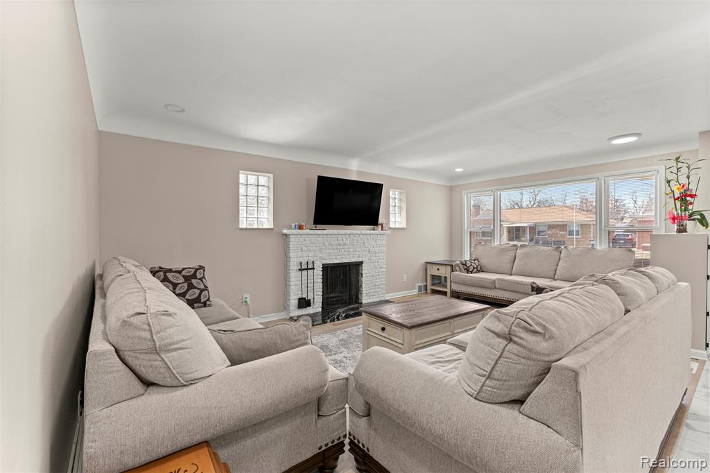 7312 Colonial Street, Dearborn Heights, MI 48127 — Photo 4