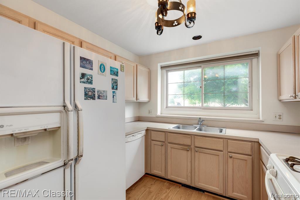 41937 BROOKVIEW Lane, Clinton Twp, MI 48038 — Photo 7