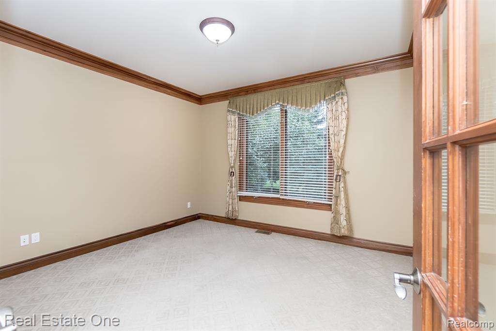 18090 Peninsula Way, Northville, MI 48168 — Photo 48