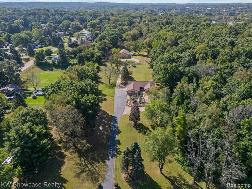 766 WHITE HOUSE Drive, Highland, MI 48356 — Photo 10