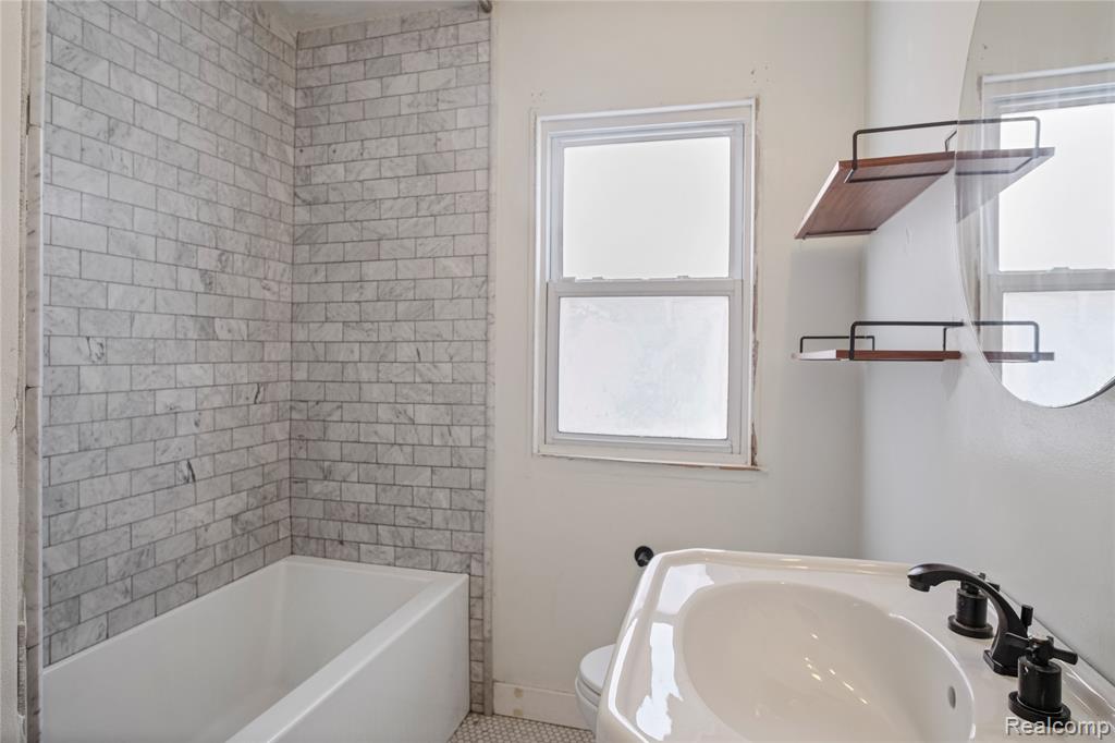 258 Piper Boulevard, Detroit, MI 48215 — Photo 9