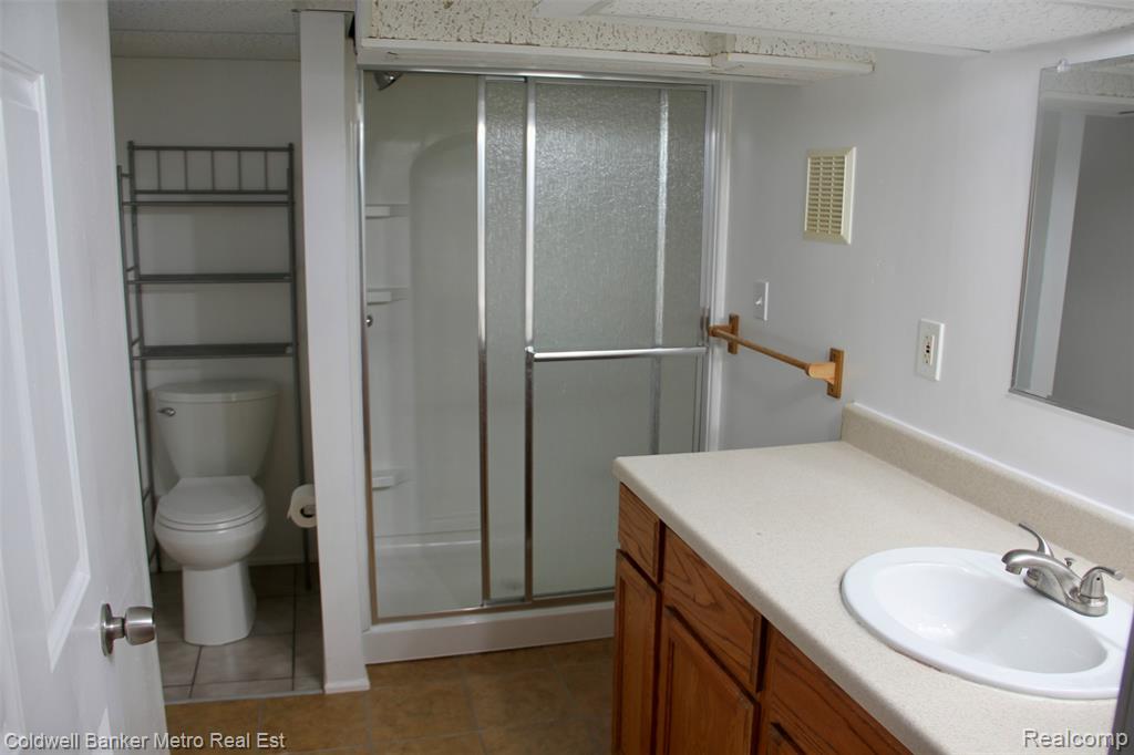 4092 Woodstock Road, Waterford, MI 48328 — Photo 31