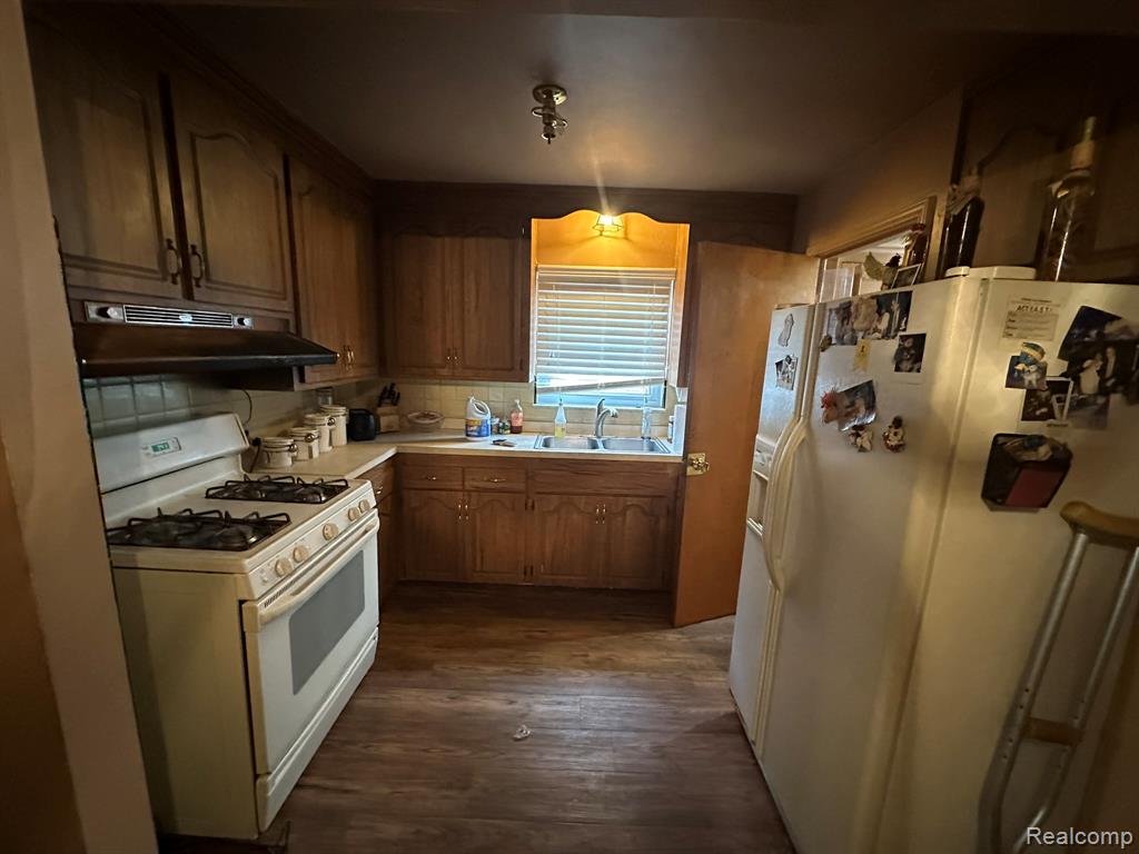 19429 Winthrop Street, Detroit, MI 48235 — Photo 6