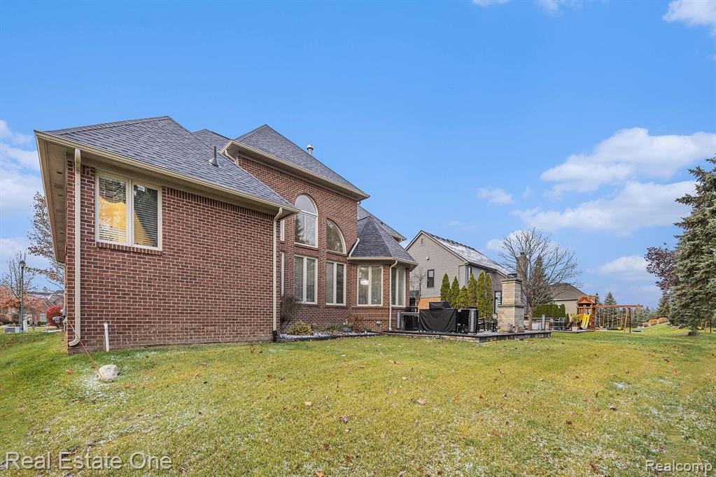 562 SPRINGVIEW Drive, Rochester, MI 48307 — Photo 35