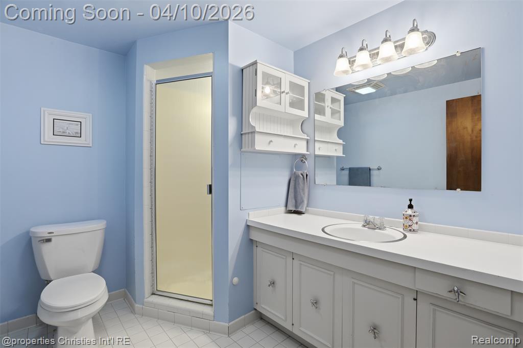 Full bathroom ensuite for the 3rd bedroom.