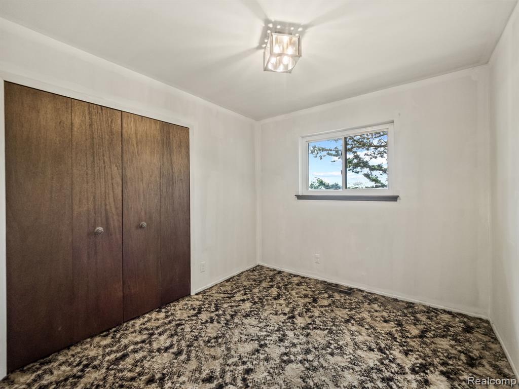43667 DEQUINDRE Road, Troy, MI 48085 — Photo 6
