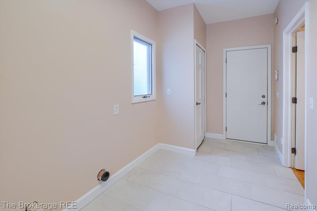 5475 Woodfield Parkway, Grand Blanc, MI 48439 — Photo 47