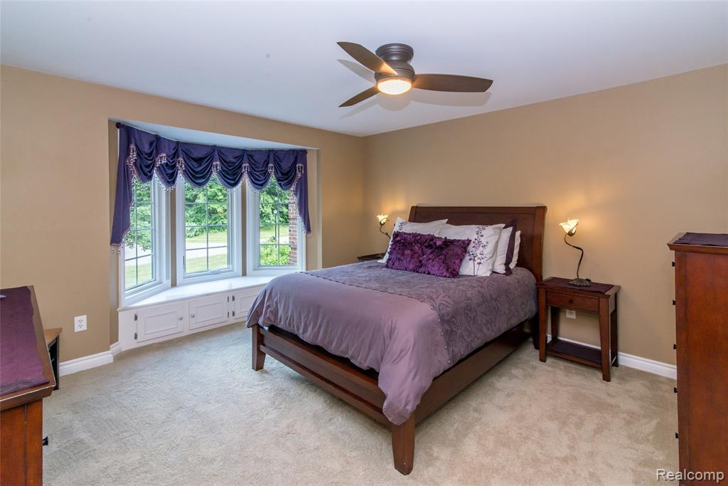 3166 W Beach Lake Drive, Milford, MI, 48380