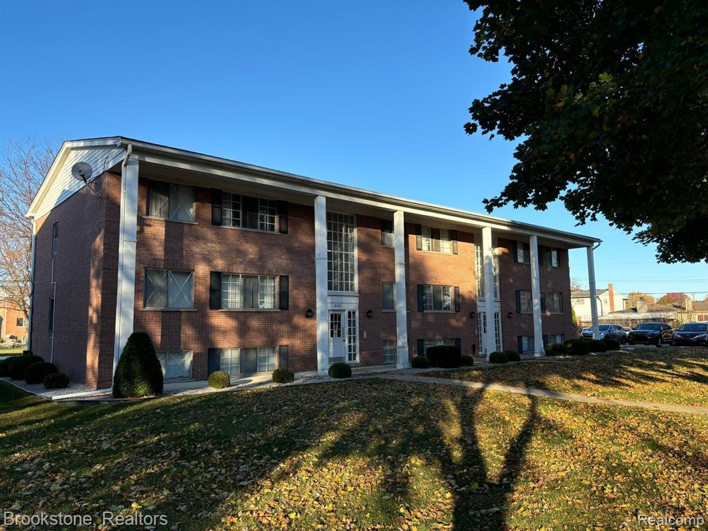 8219 DENWOOD Drive, Sterling Heights, MI 48312 — Photo 2
