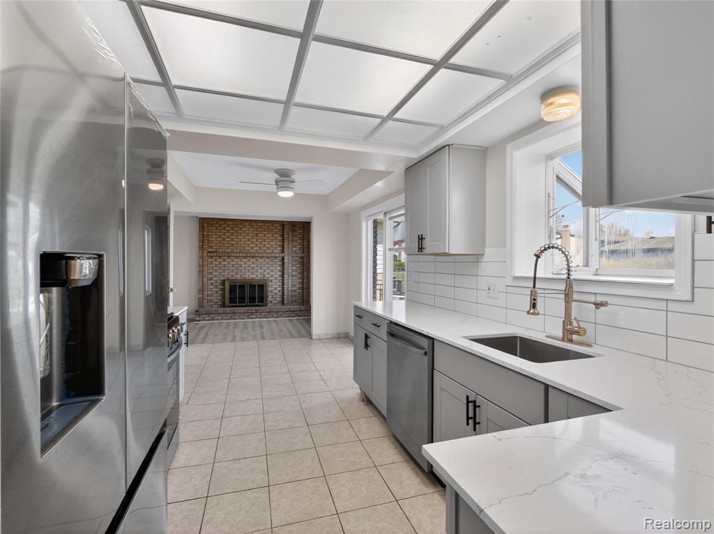 4667 Bloomfield Drive, Sterling Heights, MI 48310 — Photo 13