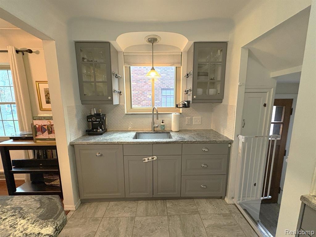 409 Belanger Street, Grosse Pointe Farms, MI 48326 — Photo 11