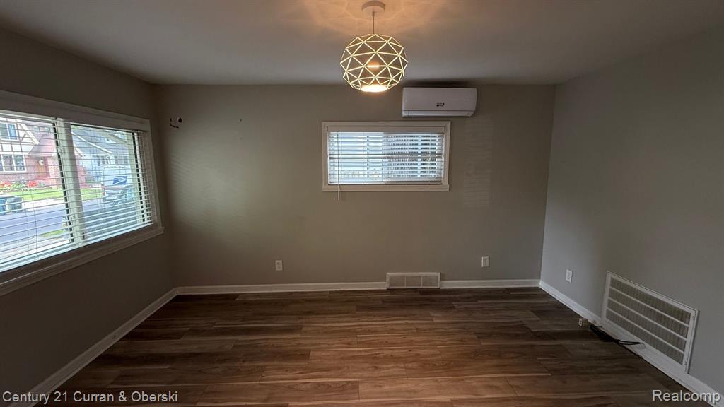 648 W HAZELHURST Street, Ferndale, MI 48220 — Photo 9