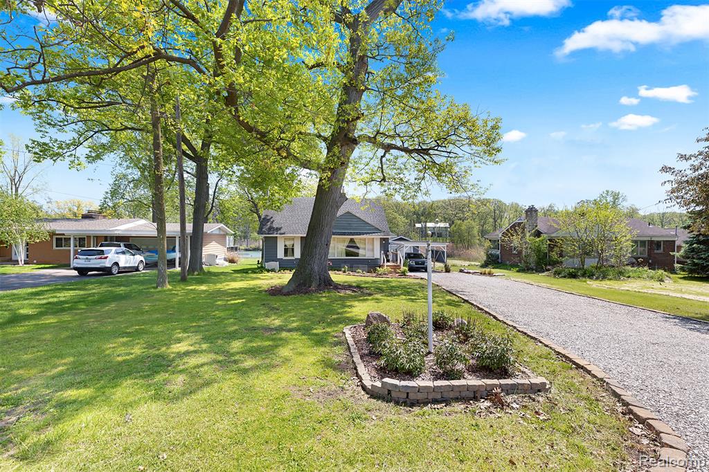 22827 Meridian Road, Grosse Ile, MI 48138 — Photo 12