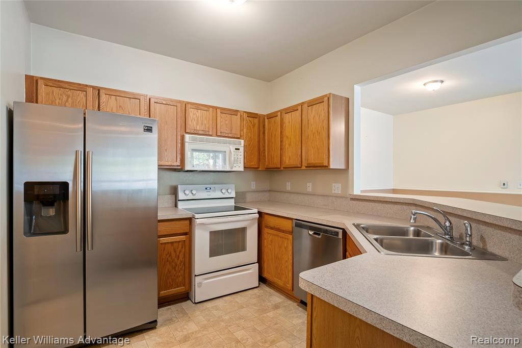 29532 Nottingham Court, Livonia, MI 48152 — Photo 17
