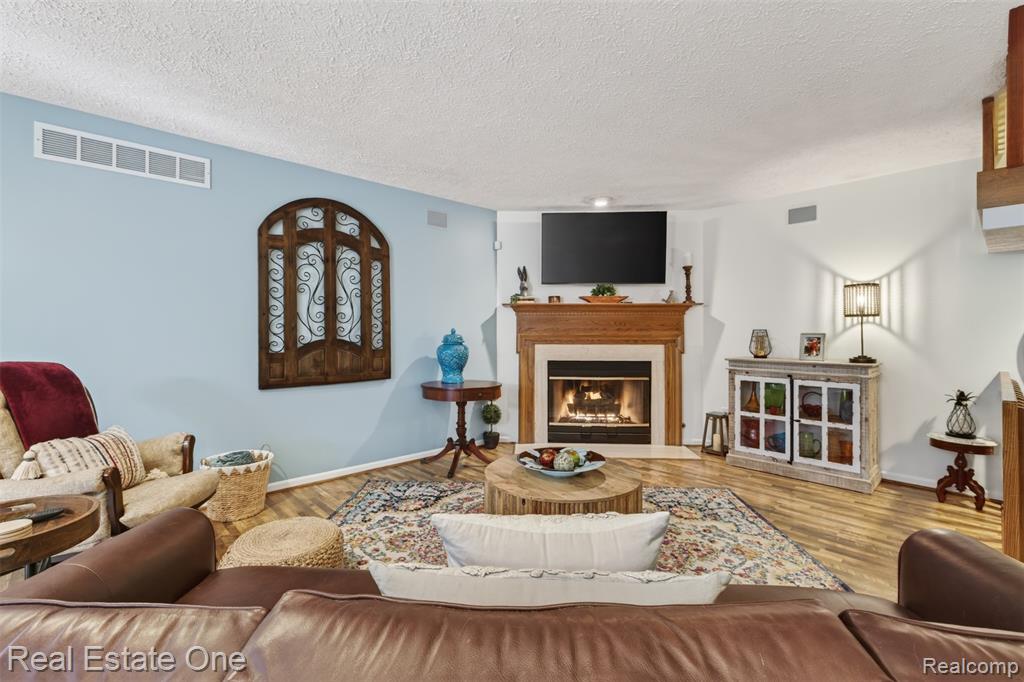6586 Scenic Pines Court, 43, Clarkston, MI — Photo 11