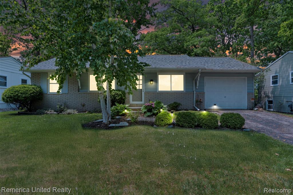 569 Lyon Boulevard, South Lyon, MI 48178 — Photo 2