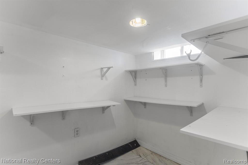4242 LAPHAM Street, Dearborn, MI 48126 — Photo 44