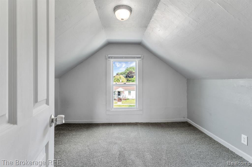 467 W MAXLOW Avenue, Hazel Park, MI 48030 — Photo 22