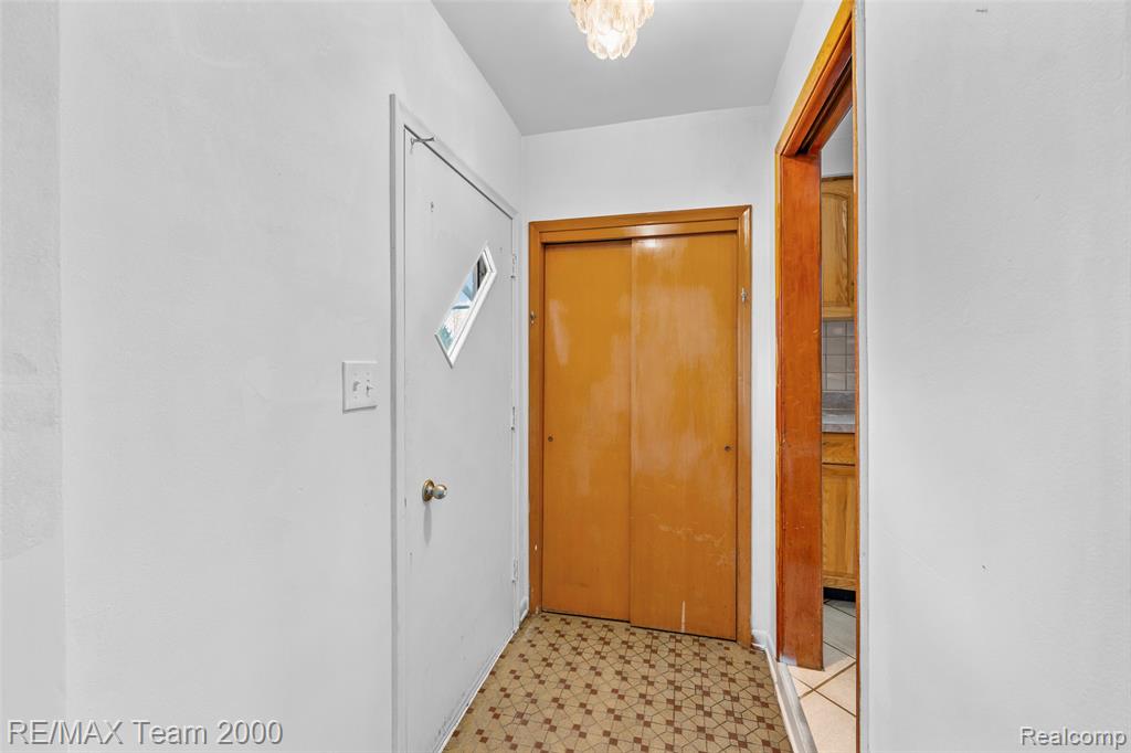 7638 N Gulley Road, Dearborn Heights, MI 48127 — Photo 6