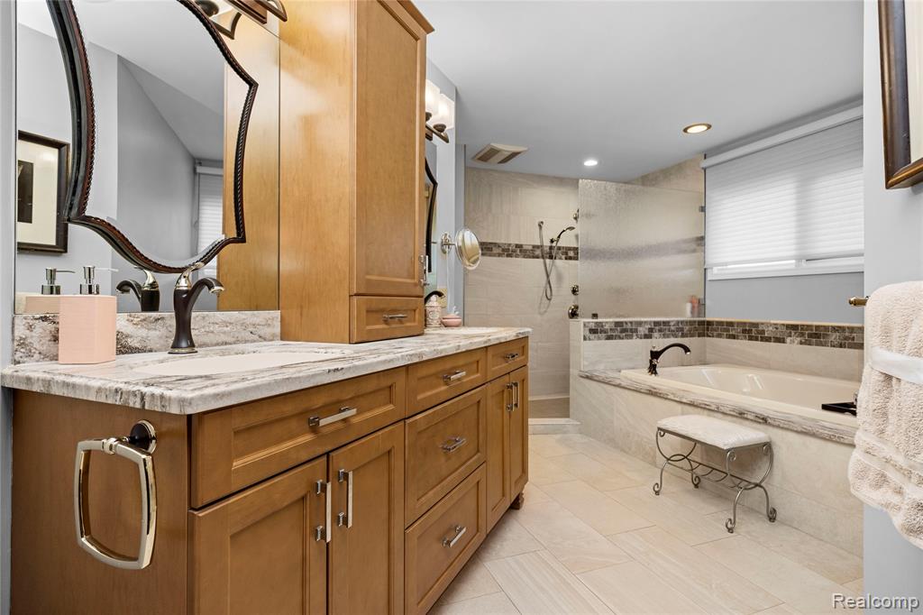 53961 Sutherland Court, Utica, MI 48316 — Photo 36