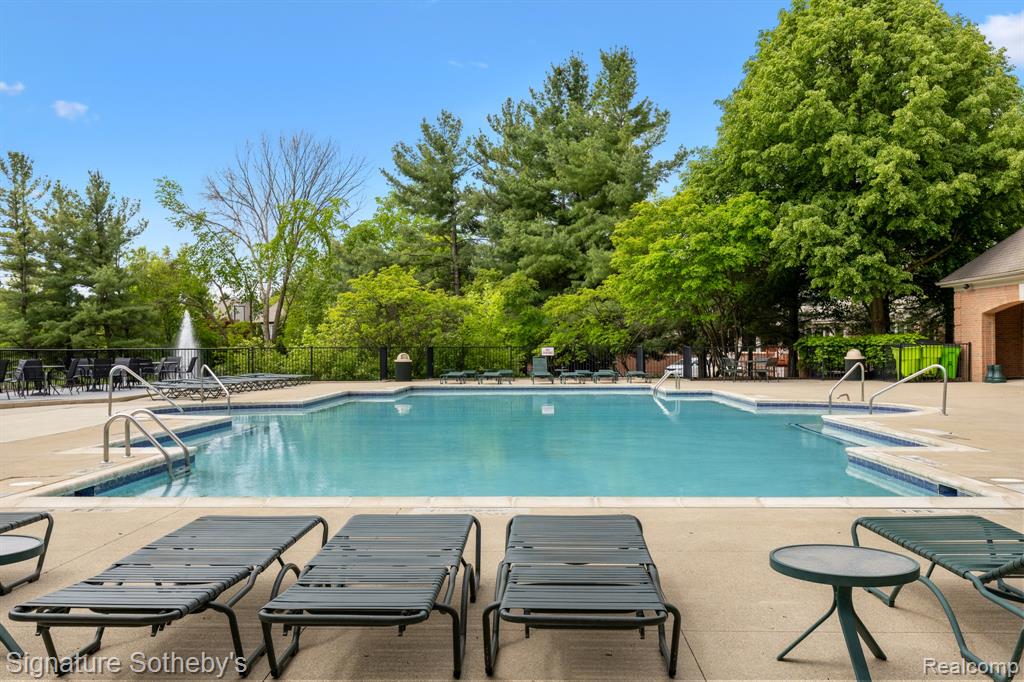 615 APPOLINE Court, Rochester, MI 48307 — Photo 27