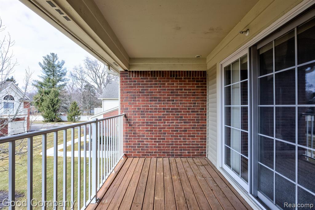 29567 NOTTINGHAM Circle, Livonia, MI 48152 — Photo 24