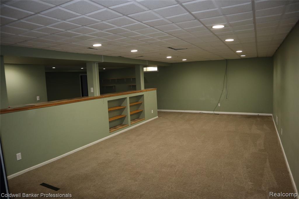 5435 S Sycamore Drive, Burton, MI 48509 — Photo 38