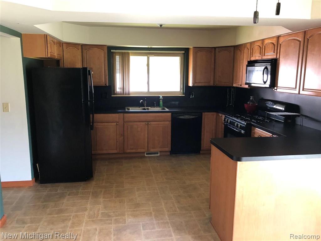 5060 BRISTOR Drive, Sterling Heights, MI 48310 — Photo 11