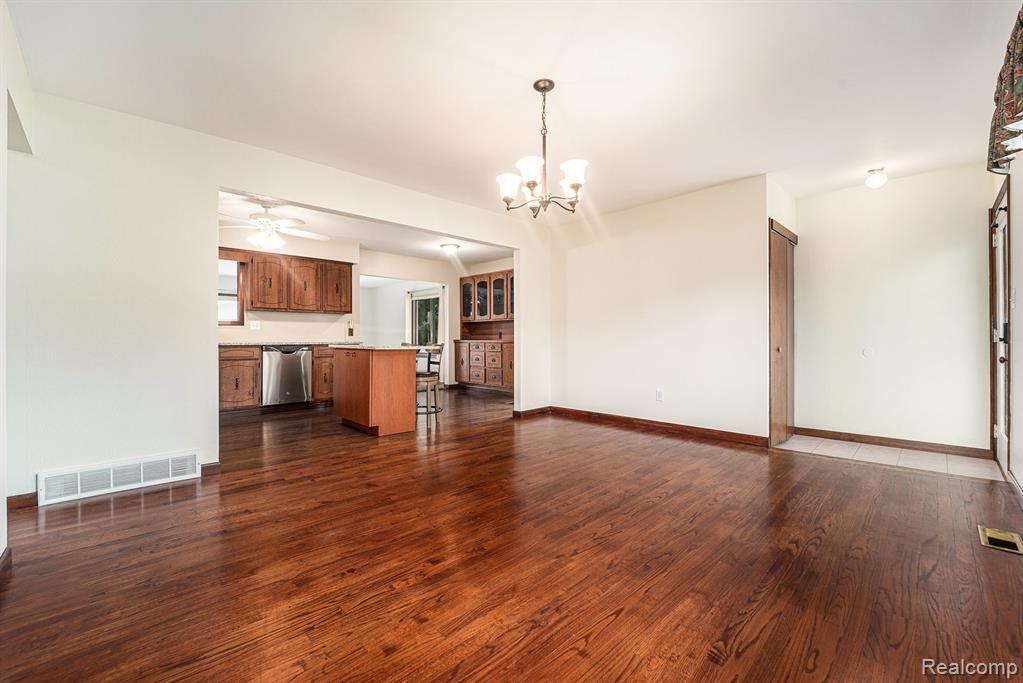 8231 Doncaster Drive, Sterling Heights, MI 48312 — Photo 5