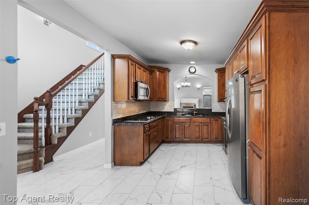1066 Lorenzo Court, Troy, MI 48085 — Photo 4