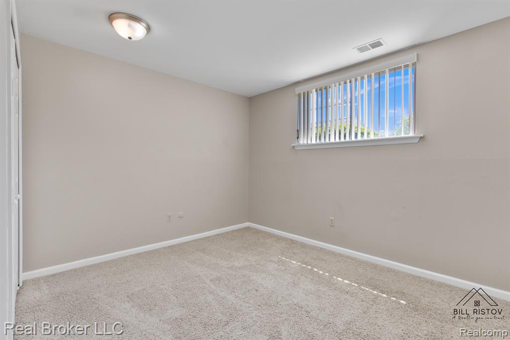 8140 CRESTVIEW Drive, Sterling Heights, MI 48312 — Photo 15