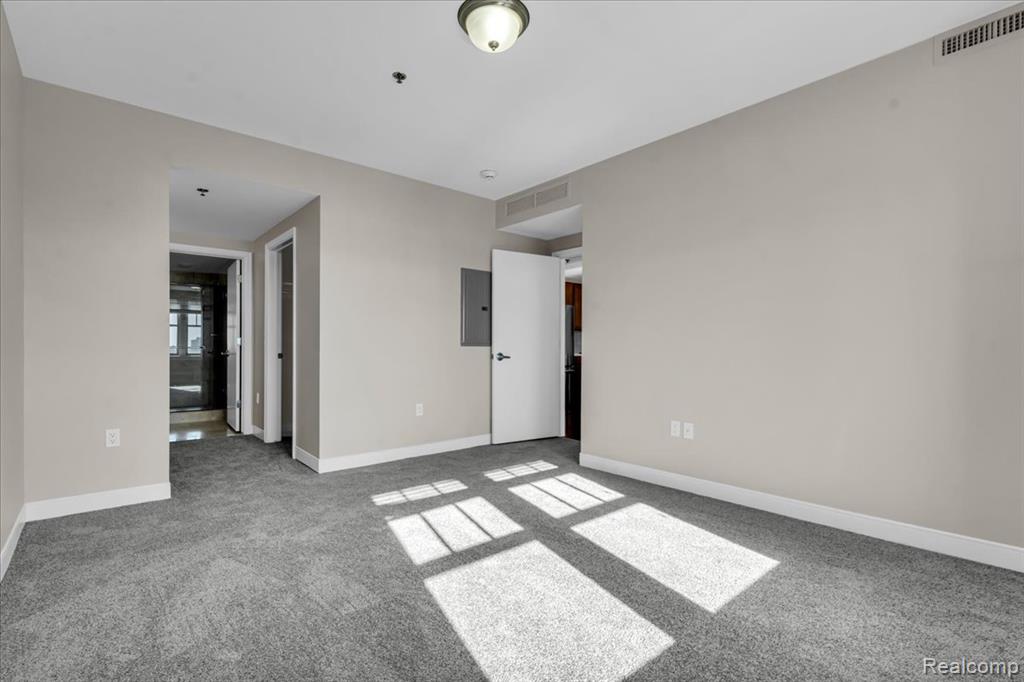 525 W LAFAYETTE Boulevard, 12E, Detroit, MI 48226 — Photo 20