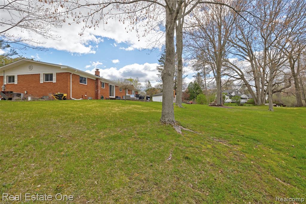 327 Coats Road, Lake Orion, MI 48362 — Photo 59