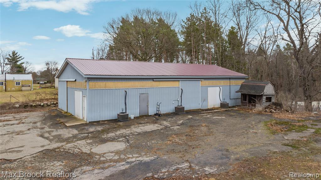 5186 Pinckney Road, Howell, MI 48843 — Photo 34