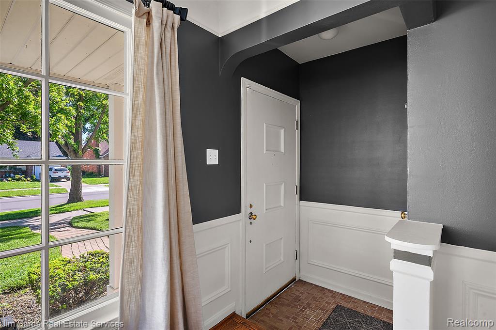 2371 Allard Avenue, Grosse Pointe Woods, MI 48236 — Photo 6