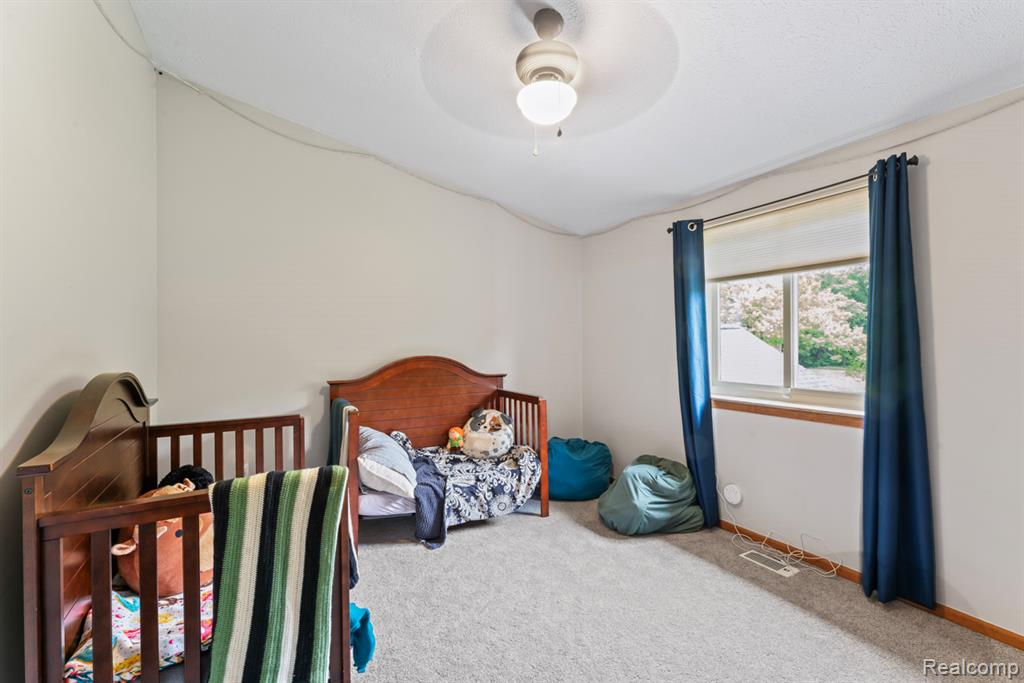 490 Rolling Oaks Drive, Howell, MI 48843 — Photo 32