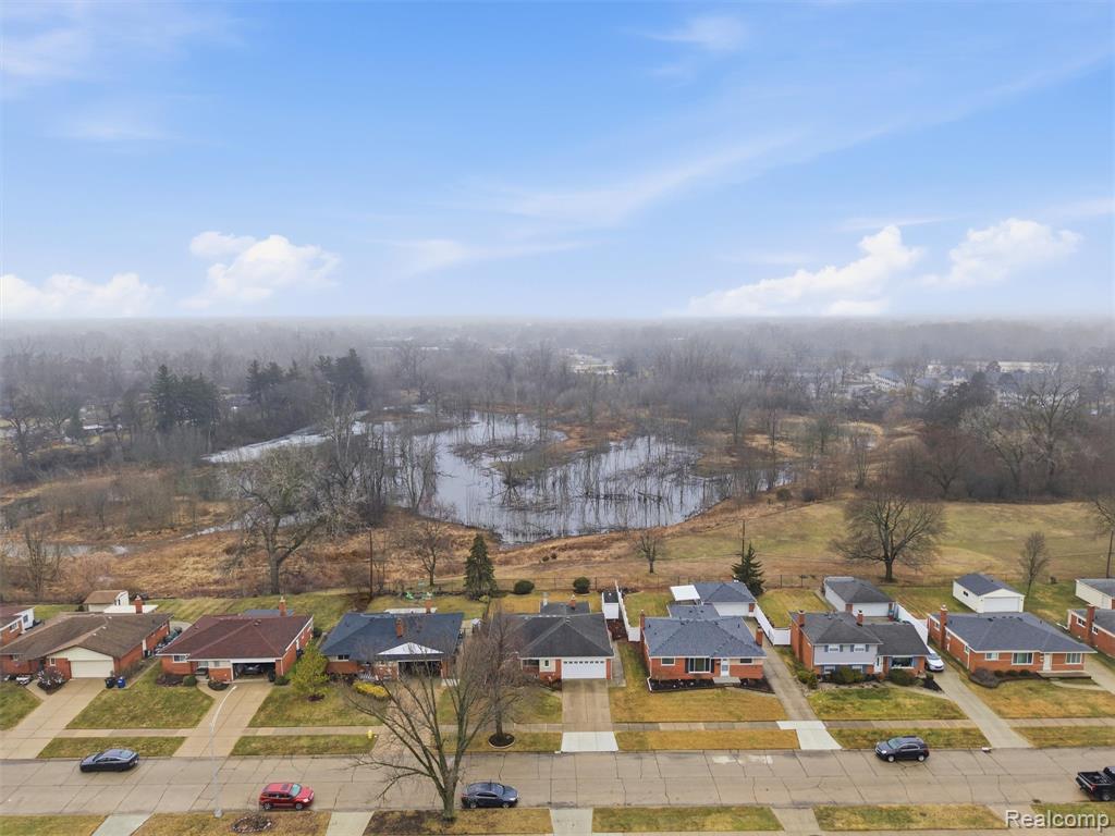 7697 Carrousel Boulevard, Westland, MI — Photo 11
